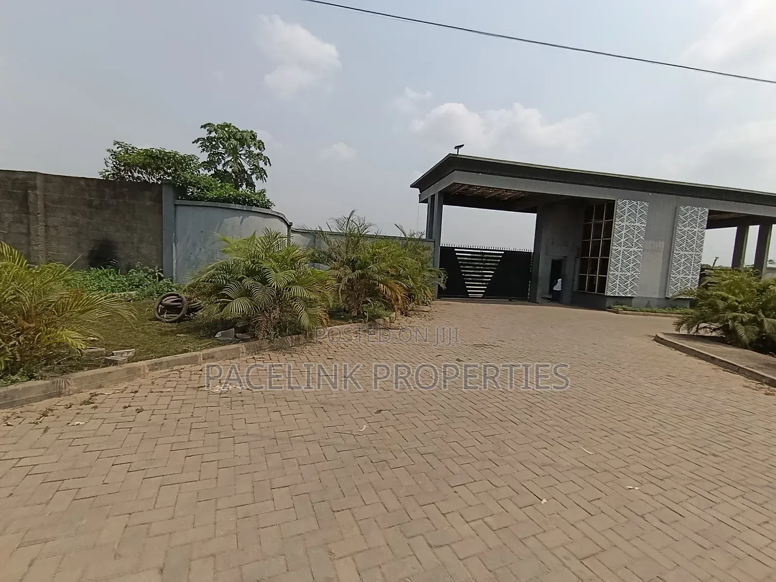 3bdrm Block of Flats in Ipaja / Ipaja for sale