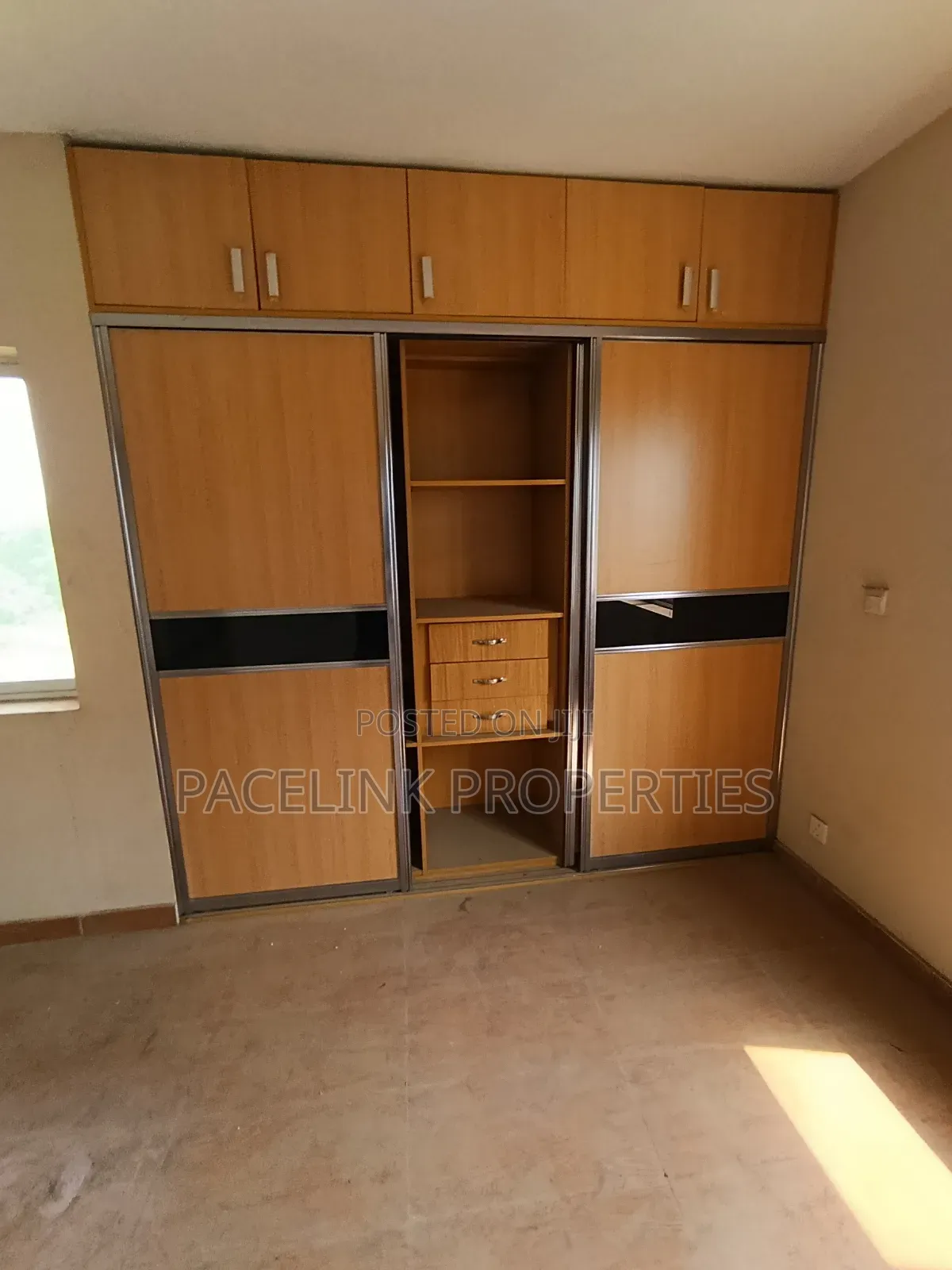3bdrm Block of Flats in Ipaja / Ipaja for sale