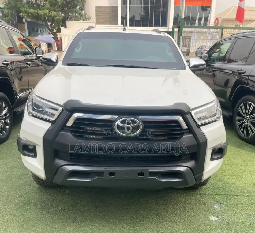 Toyota Hilux 2022 White