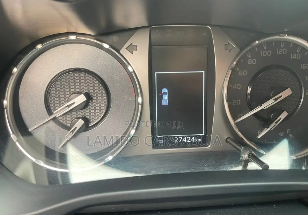 Toyota Hilux 2022 White