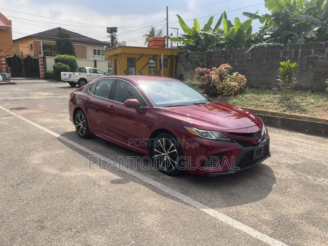 Toyota Camry SE (2.5L 4cyl 8A) 2019 Red
