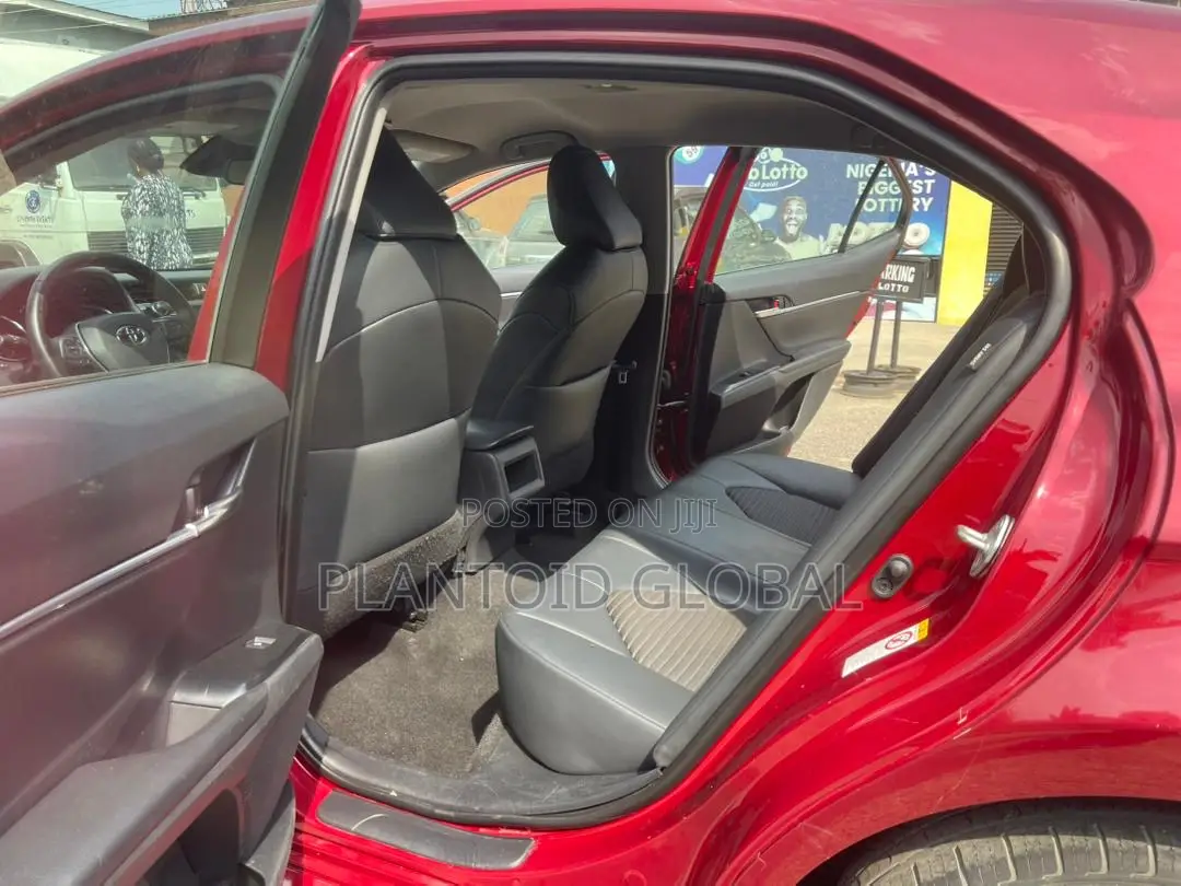 Toyota Camry SE (2.5L 4cyl 8A) 2019 Red