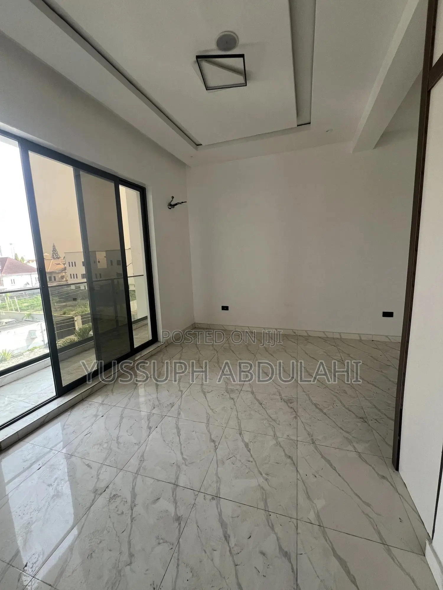 3bdrm Apartment in Lekki Phase1 for sale