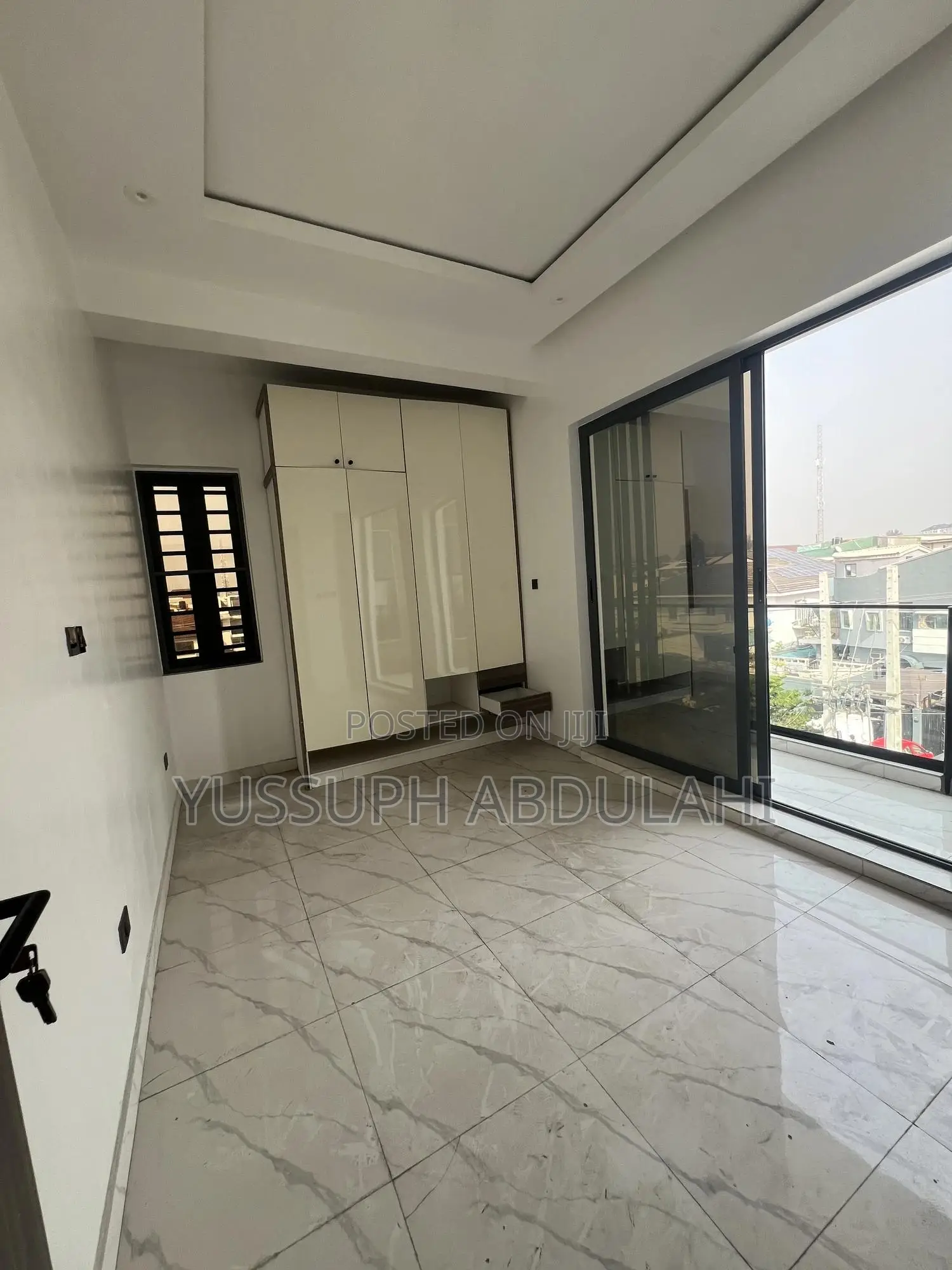 3bdrm Apartment in Lekki Phase1 for sale