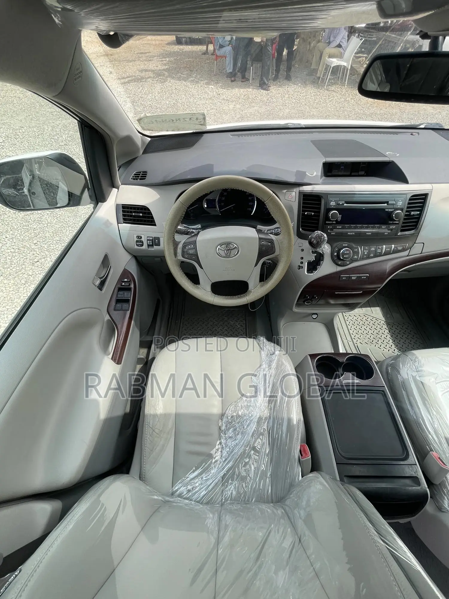 Toyota Sienna XLE 8 Passenger 2012 White