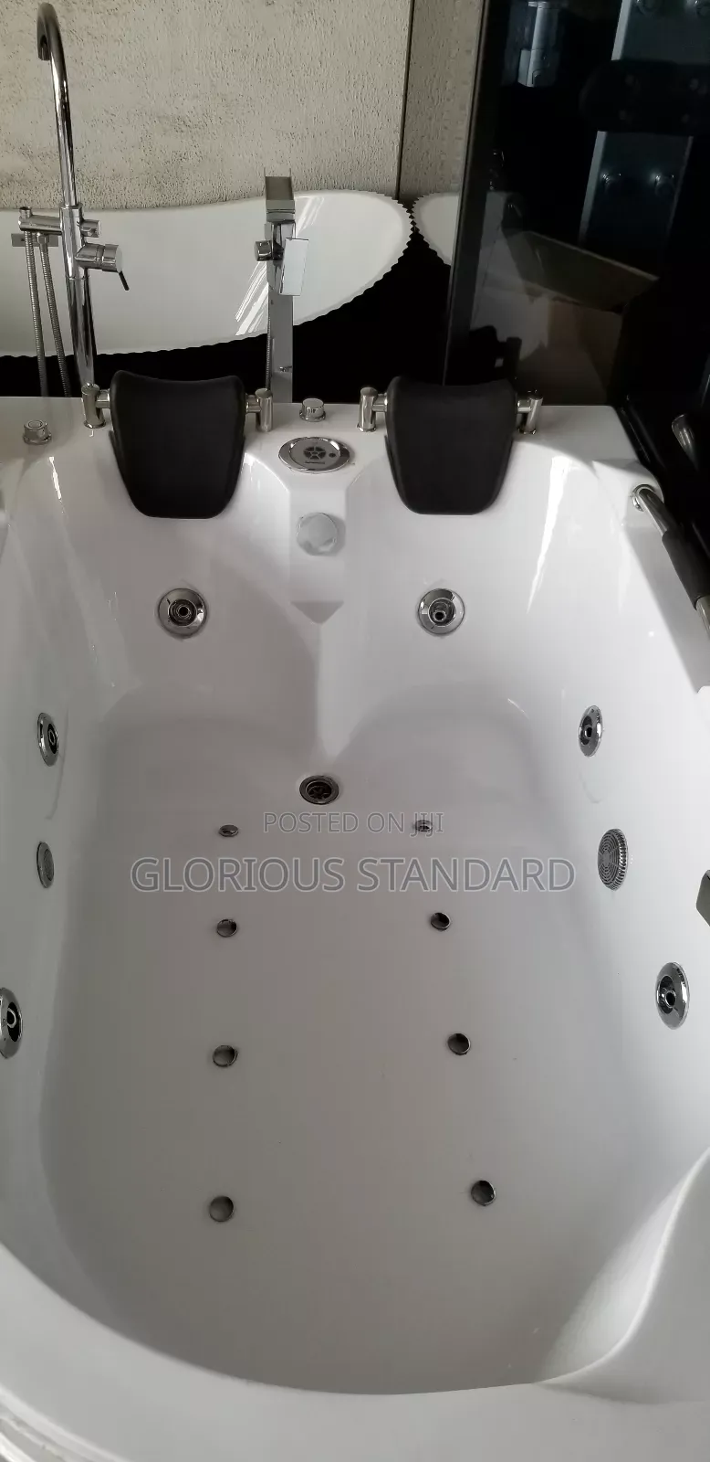 White Double Curve Jacuzzi Bathtub 180x120 Cm
