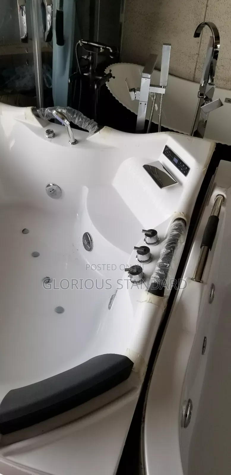 Corner Jacuzzi Massage Bathtub It Is Very Good