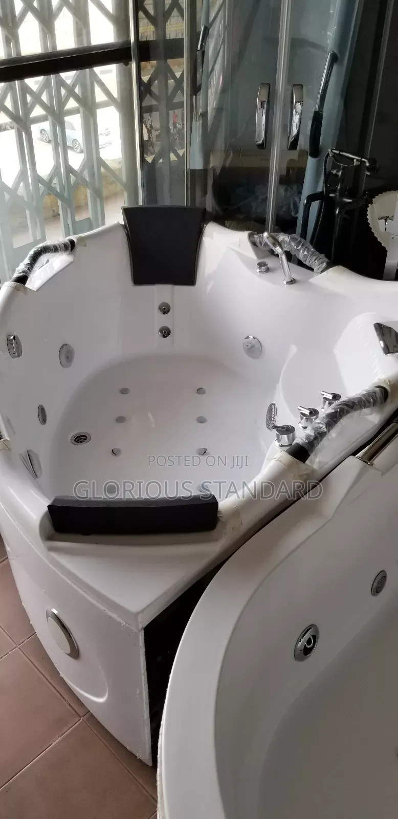 Corner Jacuzzi Massage Bathtub It Is Very Good