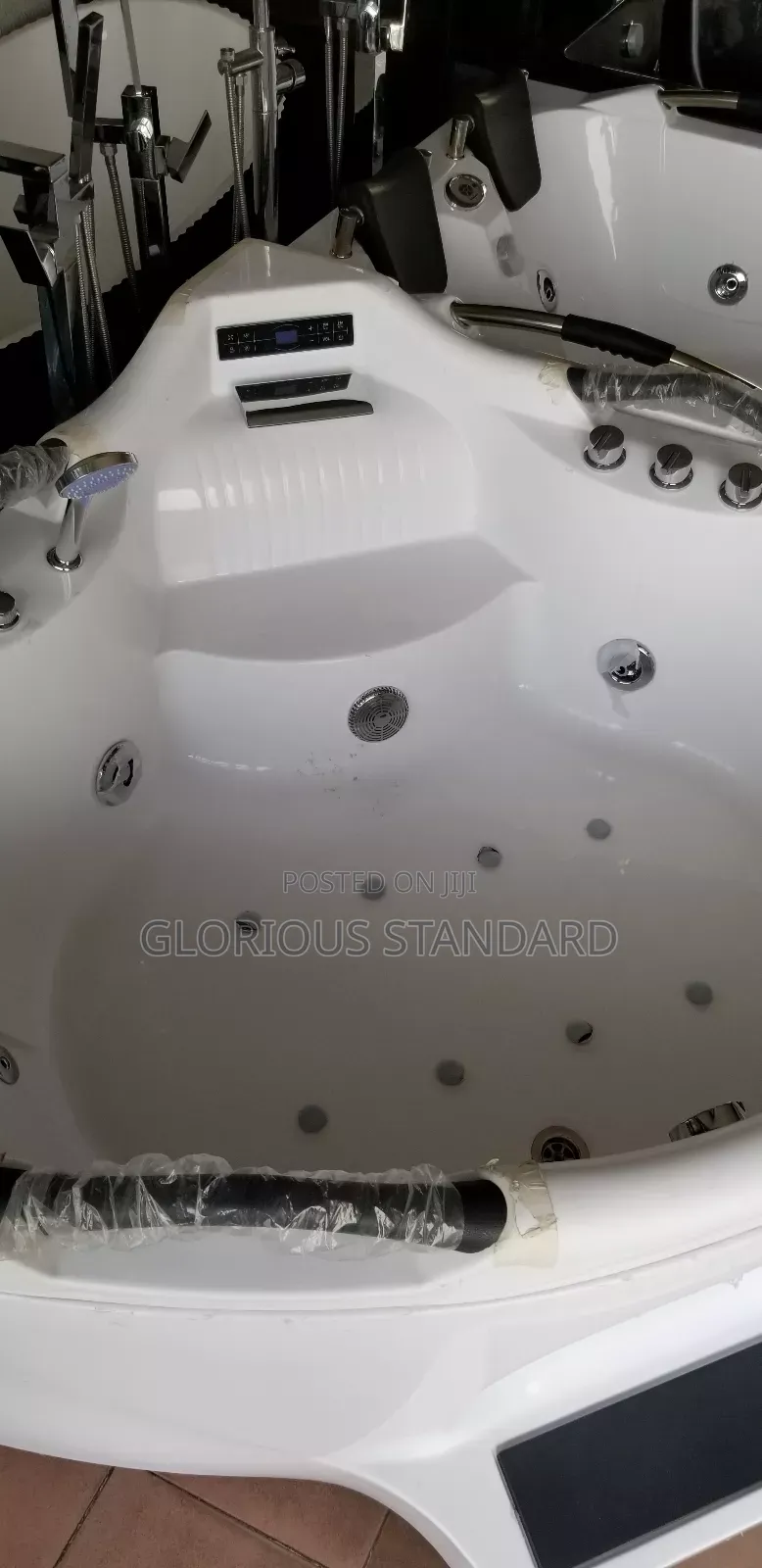 Corner Jacuzzi Massage Bathtub It Is Very Good