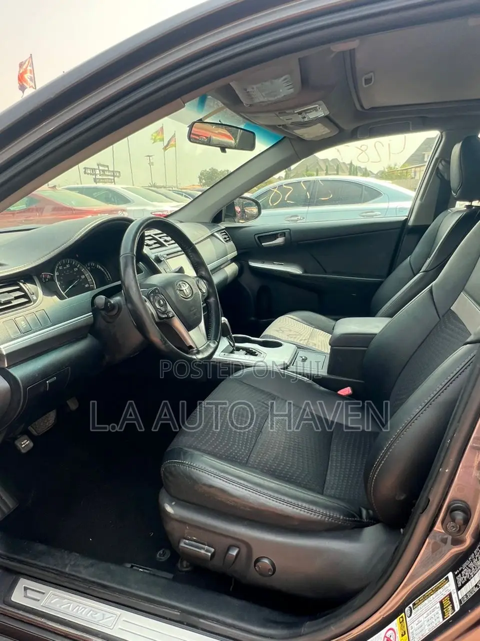 Toyota Camry SE 4dr Sedan (2.5L 4cyl 6A) 2013 Gray