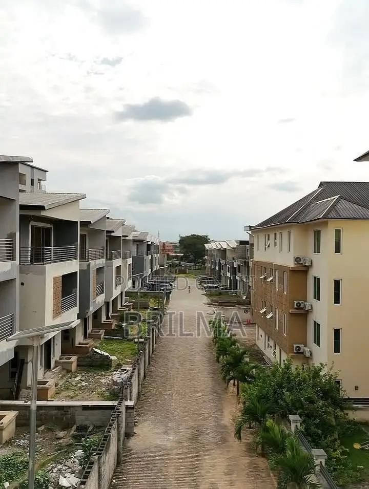 4bdrm Duplex in Mabushi for sale