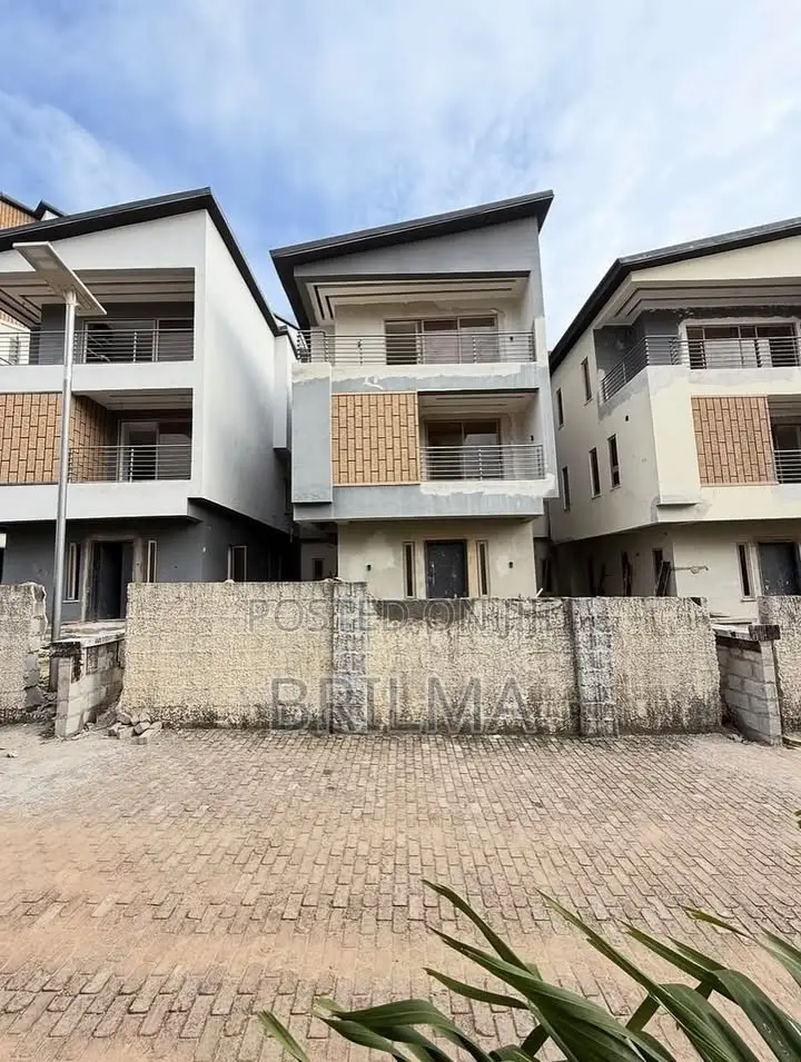 4bdrm Duplex in Mabushi for sale