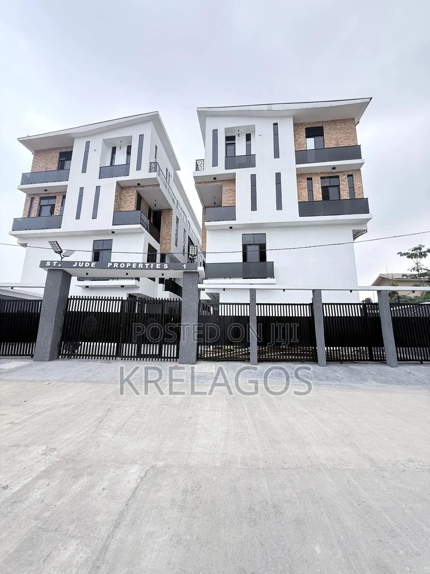 4bdrm Duplex in Chevron Toll Gate for sale