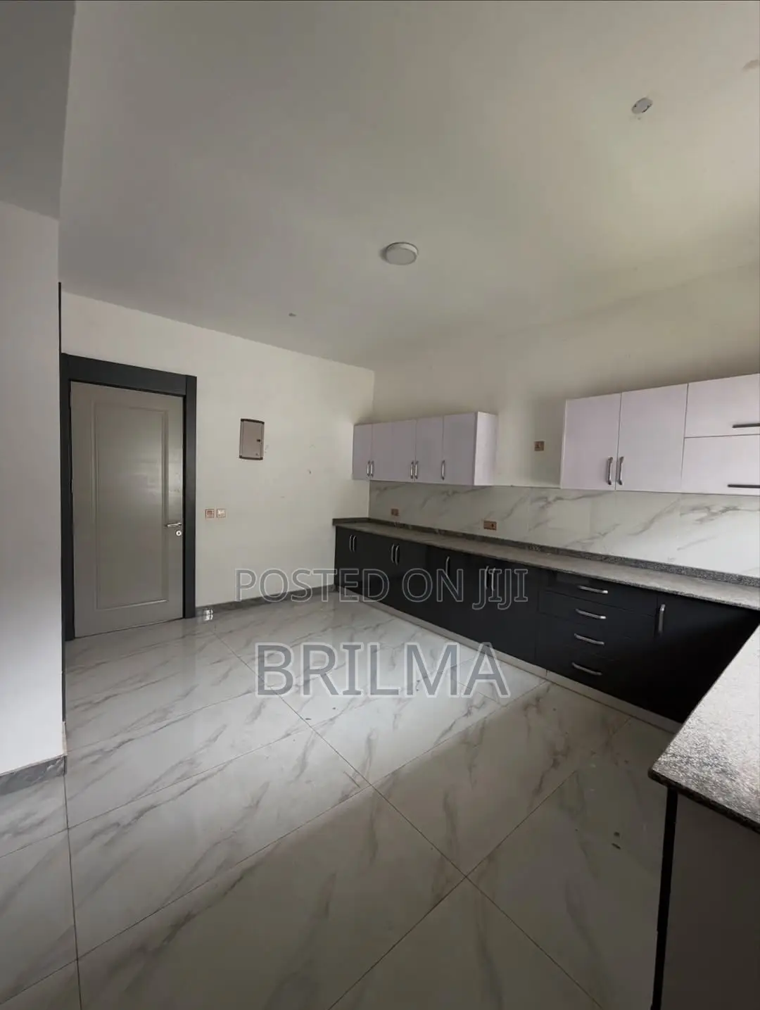 5bdrm Duplex in Jahi for sale