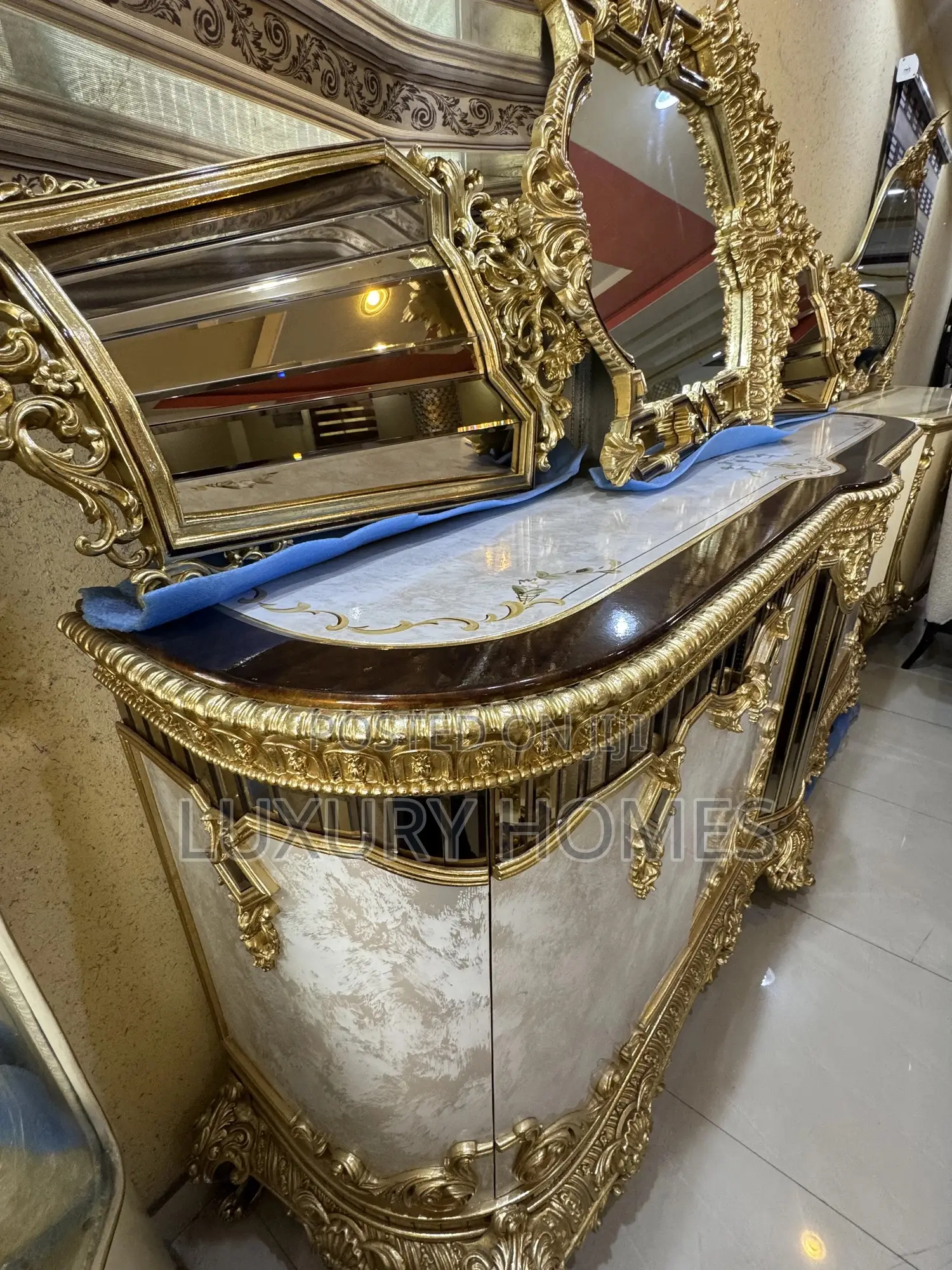 Royal Dining Console