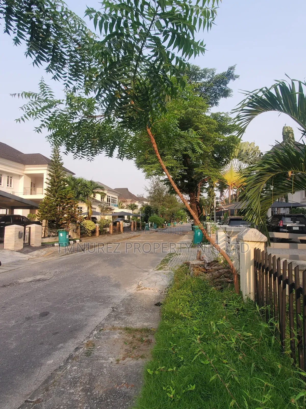 5bdrm Duplex in Chevron for sale