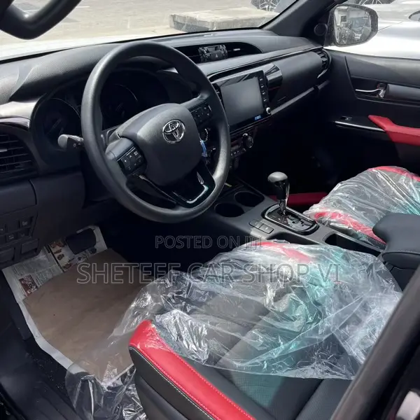 New Toyota Hilux 2025 Black