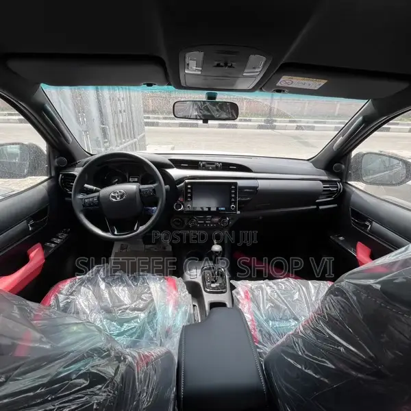 New Toyota Hilux 2025 Black