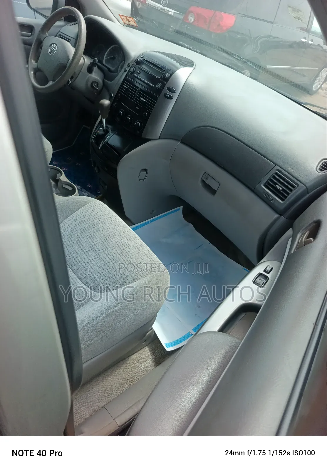 Toyota Sienna 2006 Silver