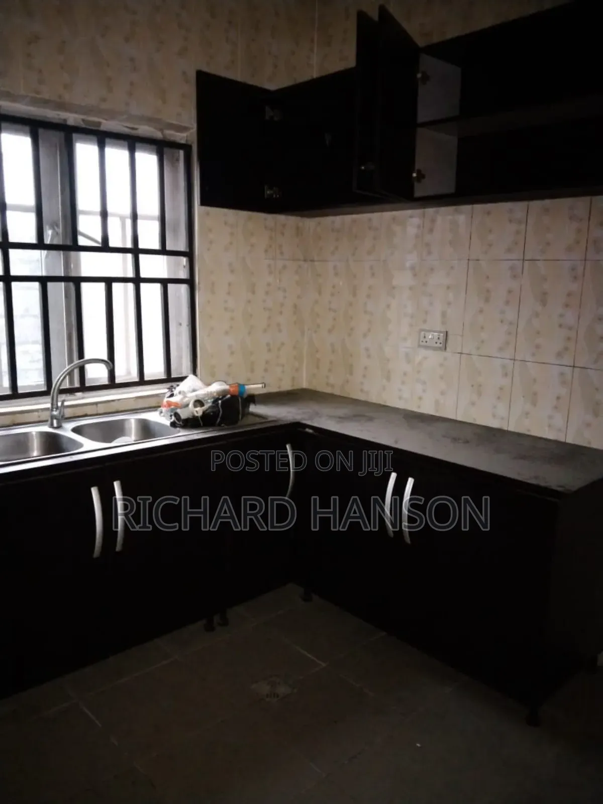 7bdrm Bungalow in Vintage-Mobil, Ajah for sale