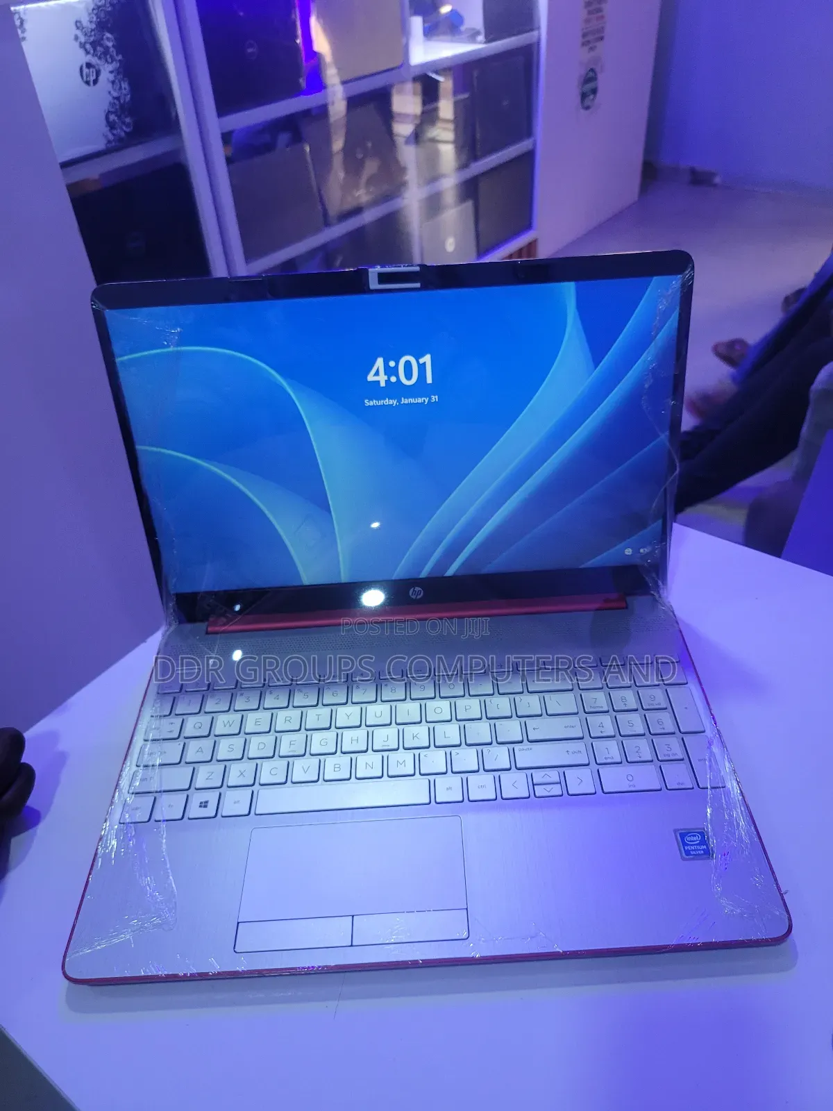Laptop HP 15-Ra003nia 4GB Intel Core 2 Quad HDD+SSD 512GB
