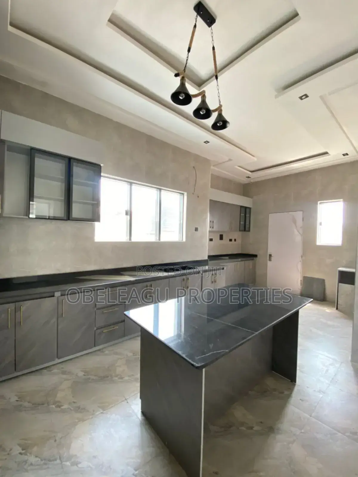 5bdrm Townhouse/Terrace in Divine, Amuwo-Odofin for sale