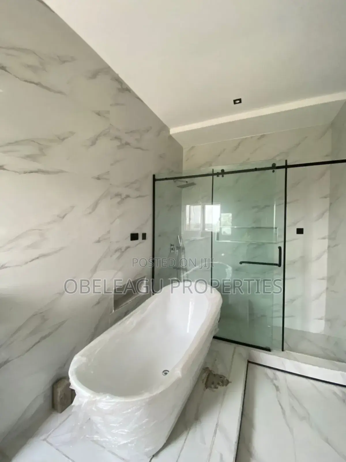 5bdrm Townhouse/Terrace in Divine, Amuwo-Odofin for sale