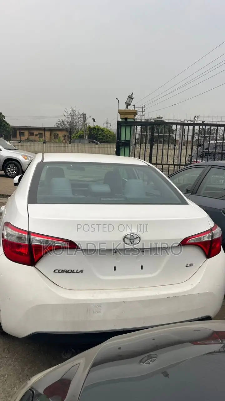 Toyota Corolla LE 4dr Sedan (1.8L 4cyl CVT) 2016 White