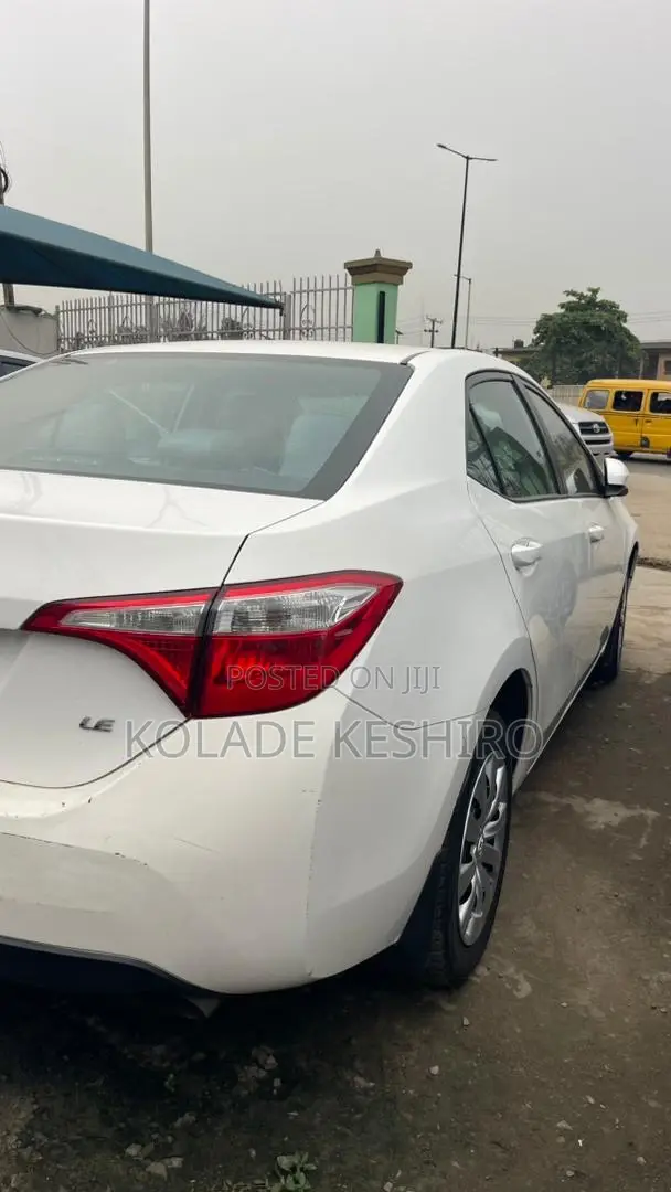 Toyota Corolla LE 4dr Sedan (1.8L 4cyl CVT) 2016 White
