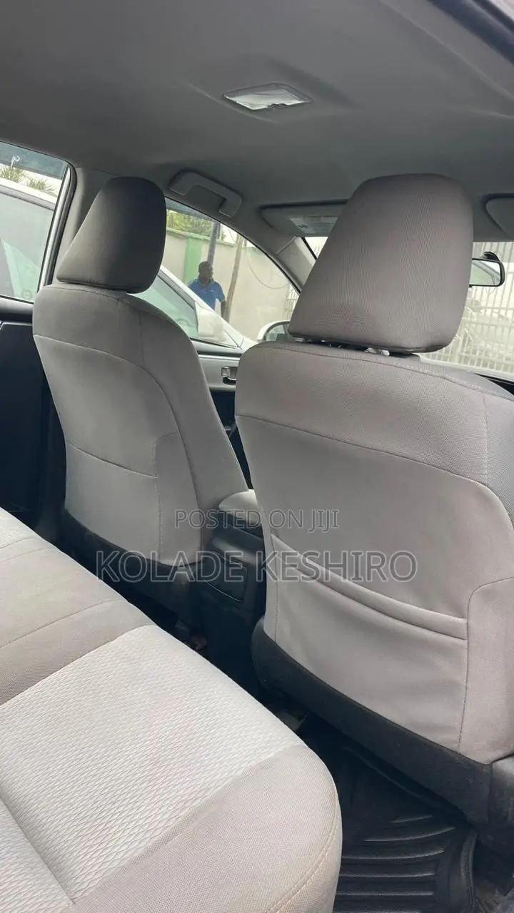 Toyota Corolla LE 4dr Sedan (1.8L 4cyl CVT) 2016 White