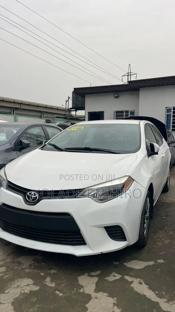 Toyota Corolla LE 4dr Sedan (1.8L 4cyl CVT) 2016 White