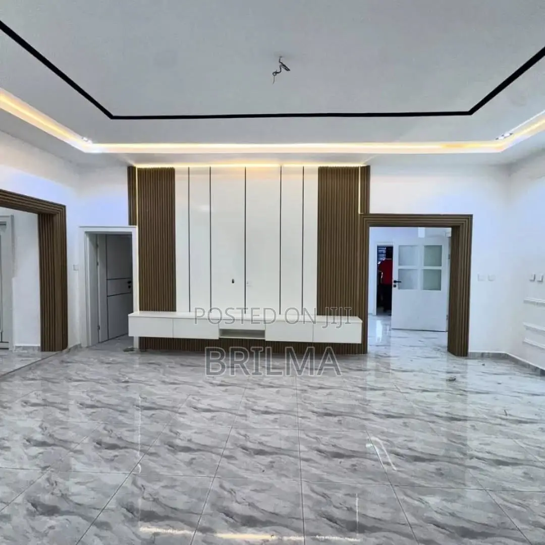 5bdrm Mansion in Dakwo District for sale
