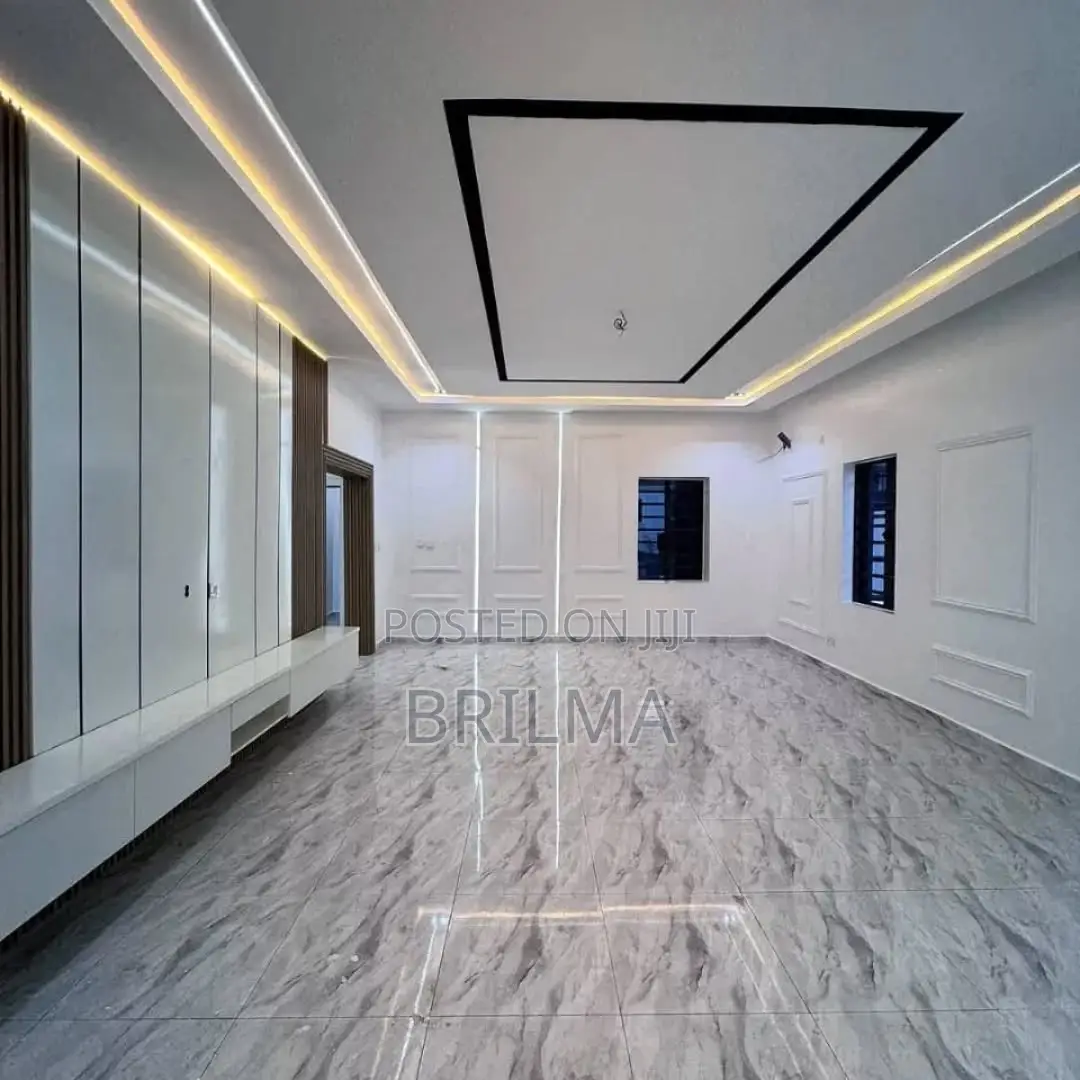 5bdrm Mansion in Dakwo District for sale