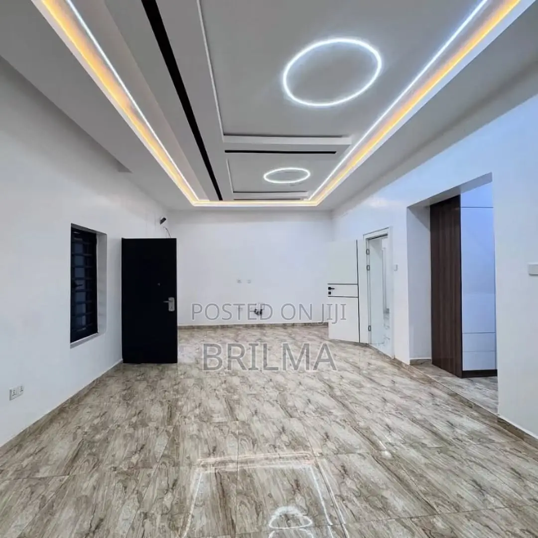5bdrm Mansion in Dakwo District for sale