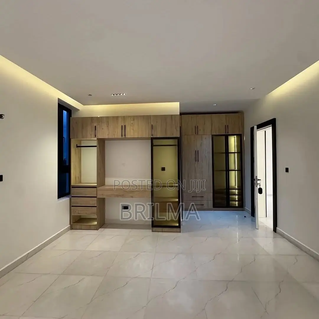 5bdrm Mansion in Galadimawa for sale