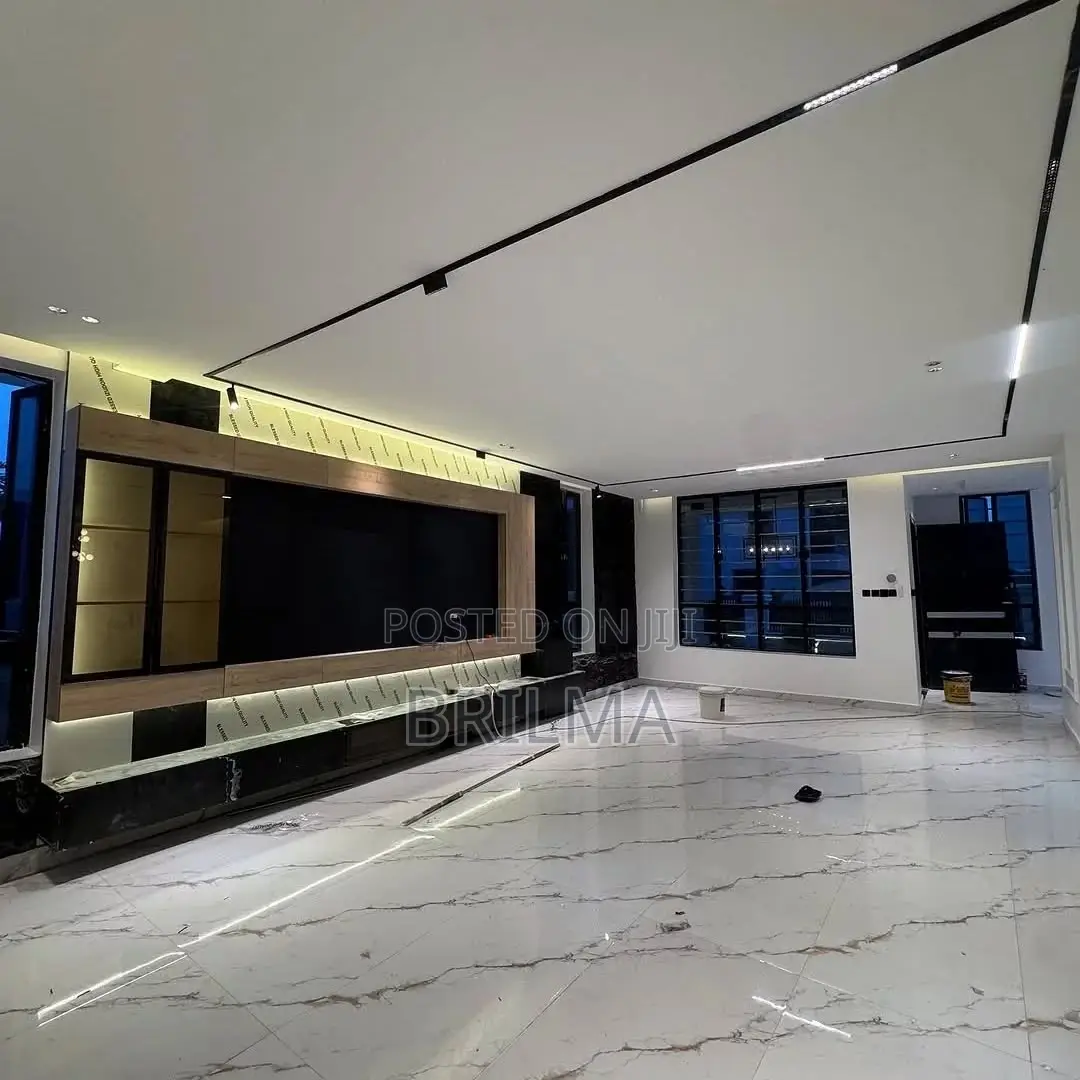 5bdrm Mansion in Galadimawa for sale