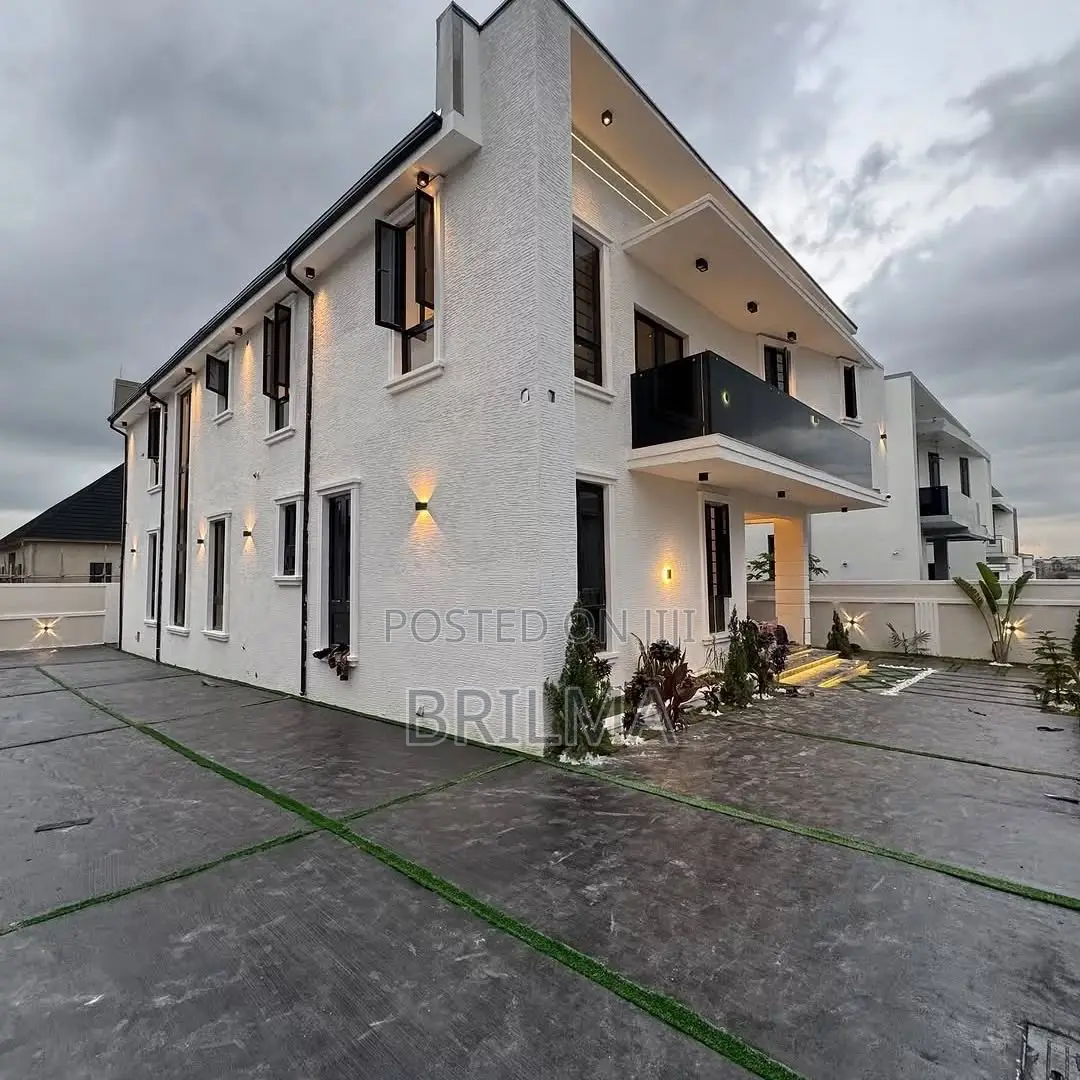 5bdrm Mansion in Galadimawa for sale