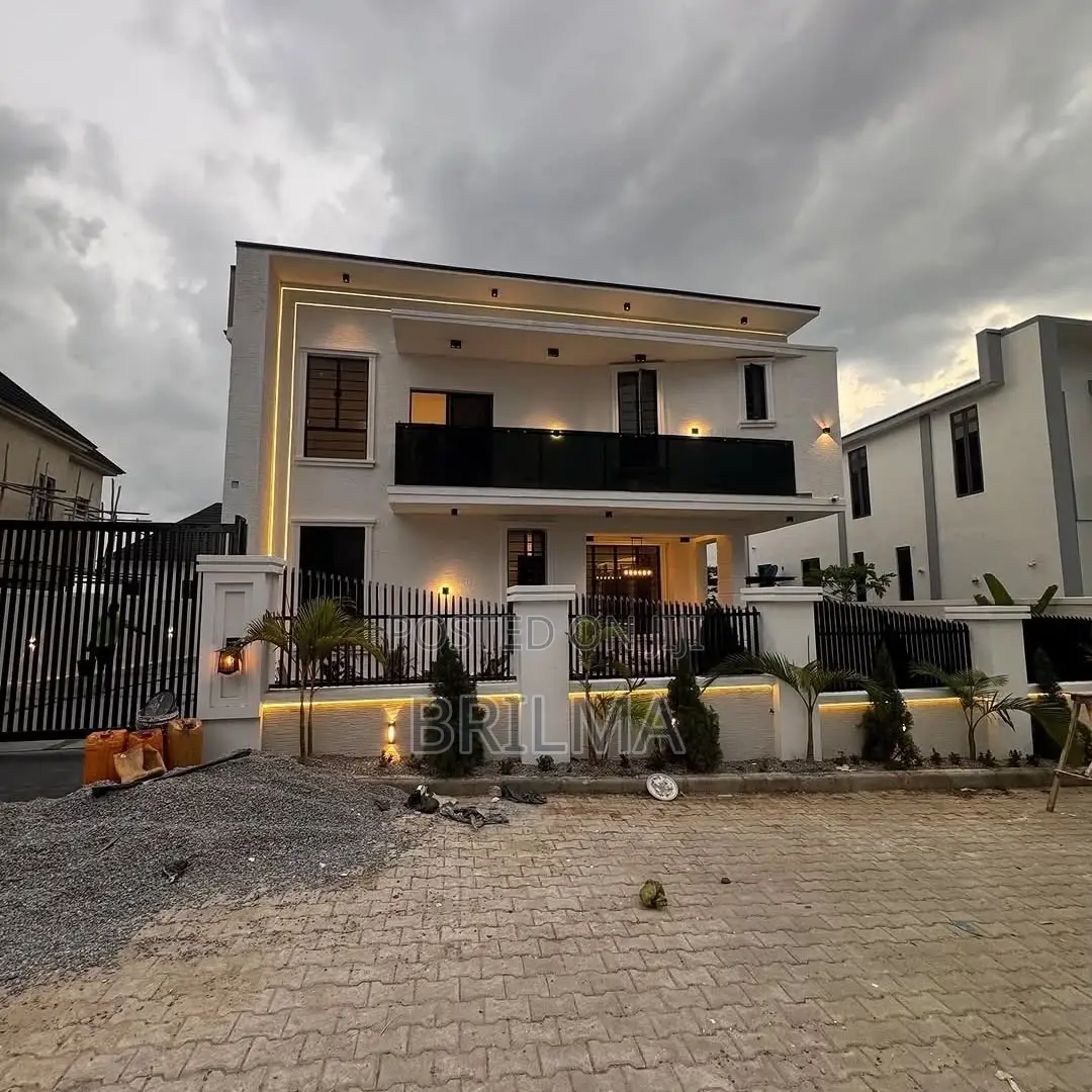 5bdrm Mansion in Galadimawa for sale