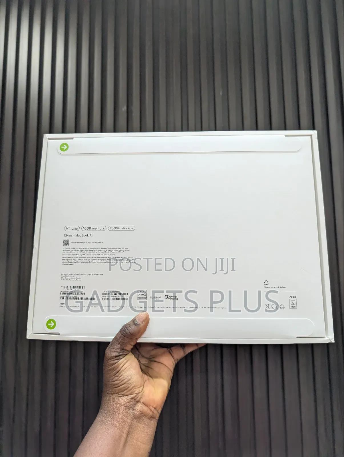 New Laptop Apple MacBook Air 2025 M4 13-inch 16GB Apple M4 SSD 256GB