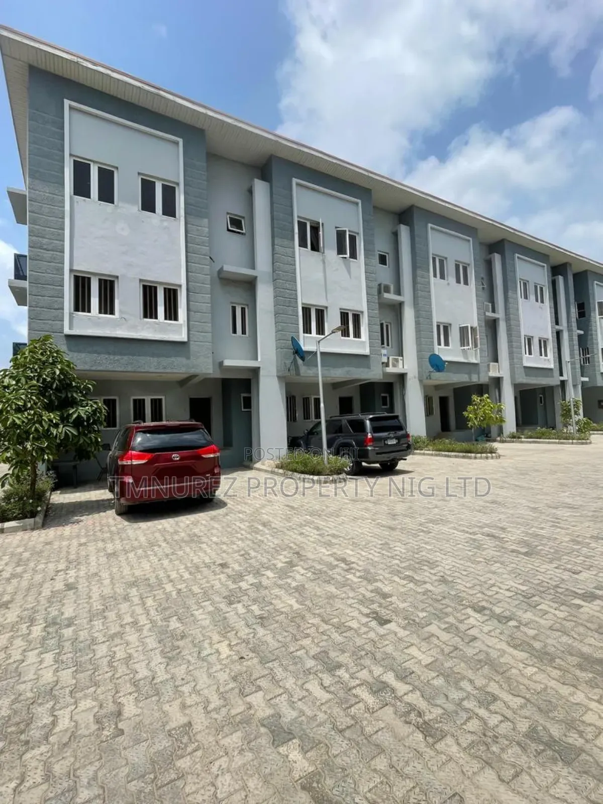 4bdrm Duplex in Chevron for rent