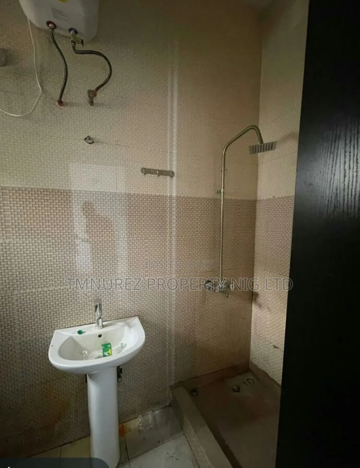 3bdrm Apartment in Agungi for rent