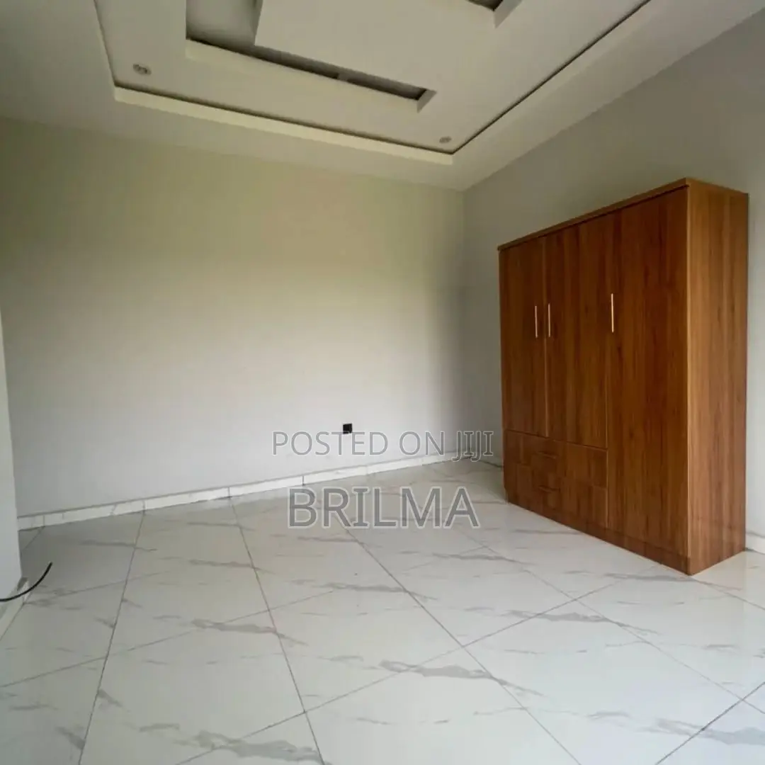 4bdrm Duplex in Gaduwa for sale