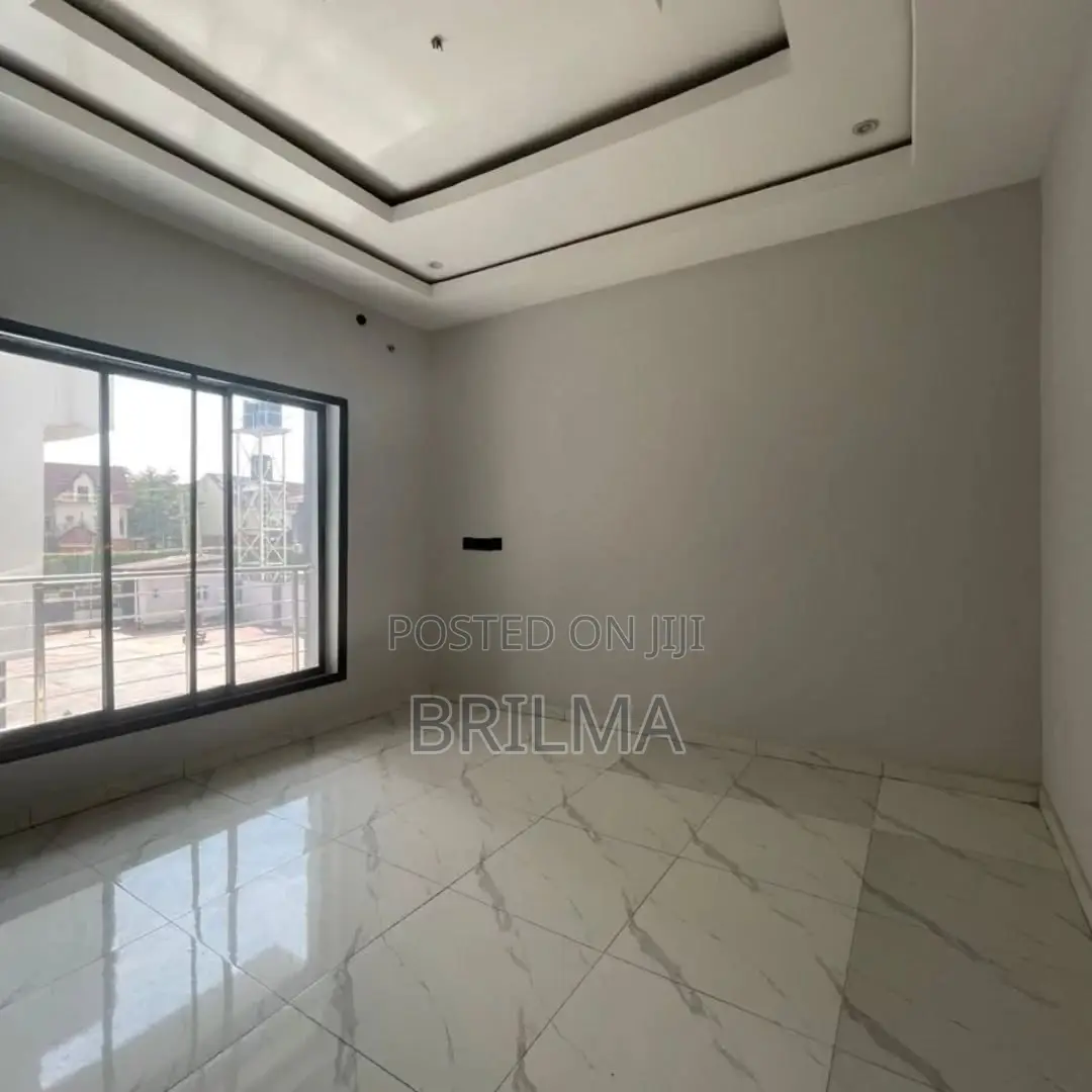4bdrm Duplex in Gaduwa for sale