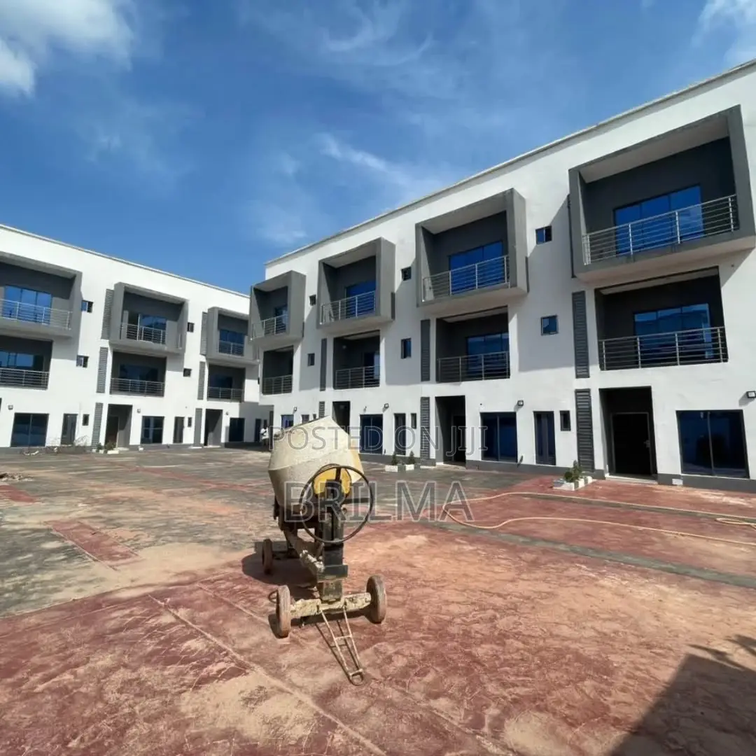 4bdrm Duplex in Gaduwa for sale