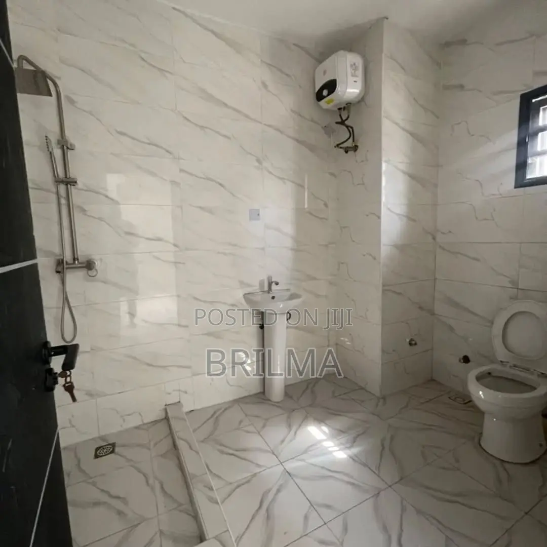 4bdrm Duplex in Gaduwa for sale