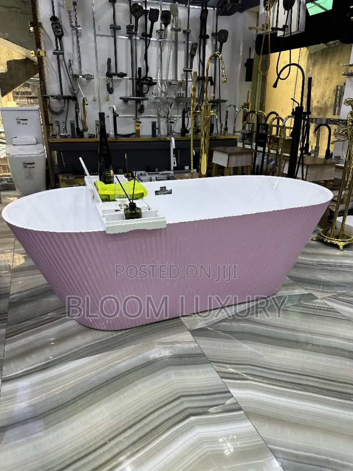 Pink+White Freestand Acrylic Bathtub