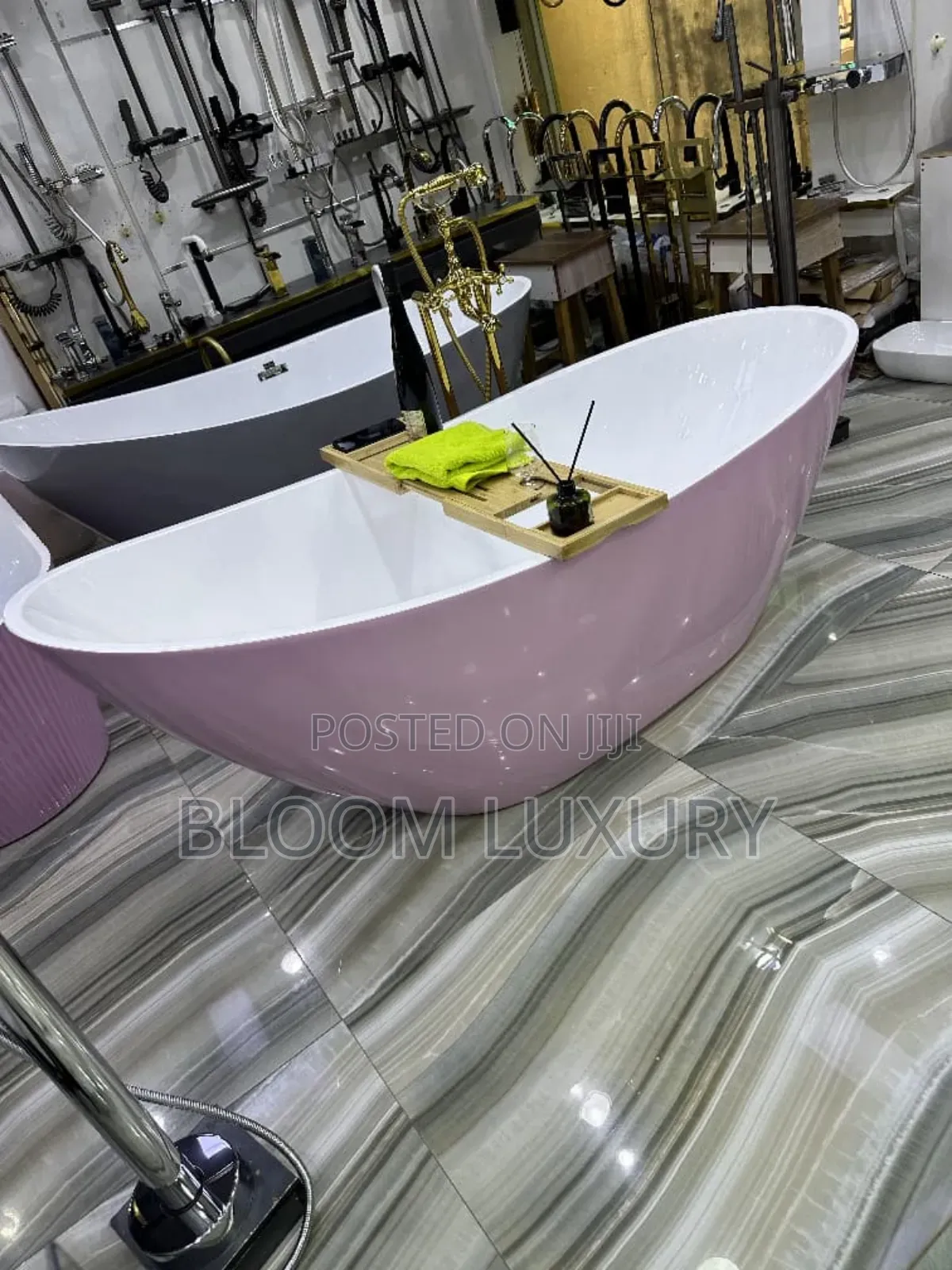 Pink+White Freestand Acrylic Bathtub