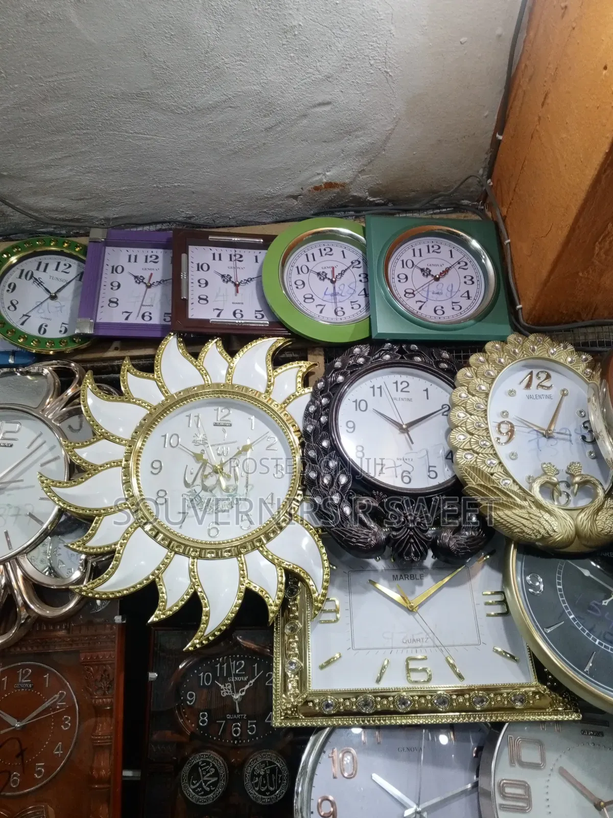 Wall Clocks_ Souvernirs Items