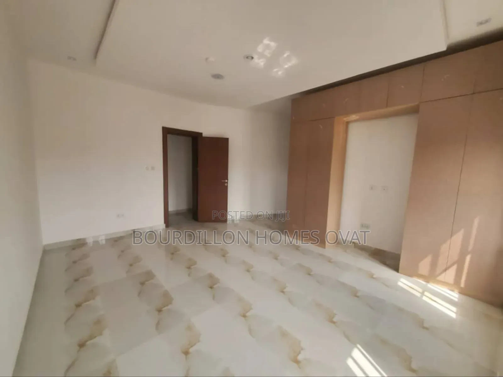 5bdrm House in Lekki Phase 1 for rent
