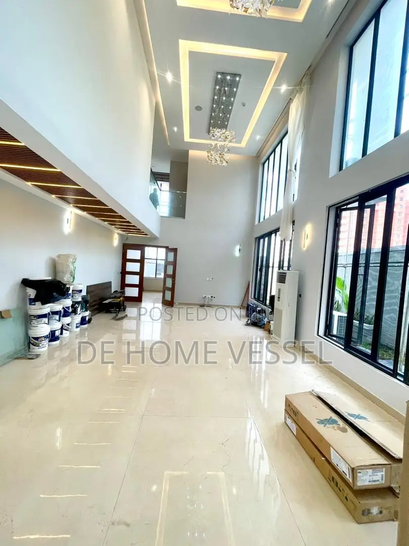 5bdrm Duplex in Banana Island for sale
